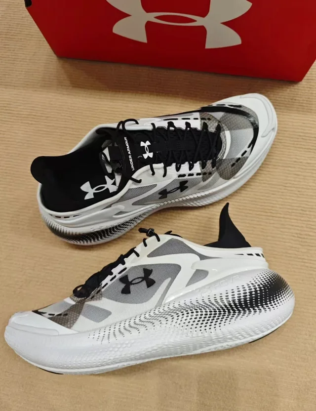 Under Armour Sneakers Flow-cushioned low-top lace-up product detail image 9