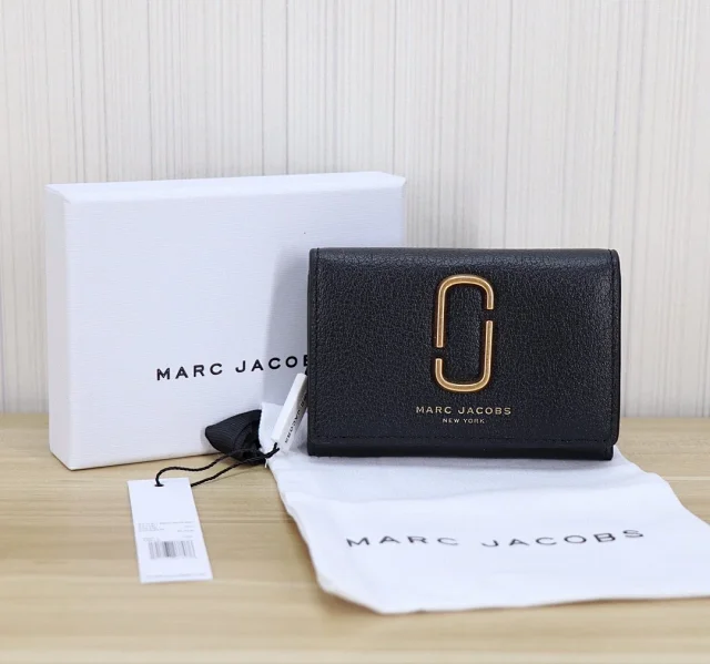 Marc Jacobs Wallets & Card Holders Compact bifold wallet with gold Double J hardware product detail image 5