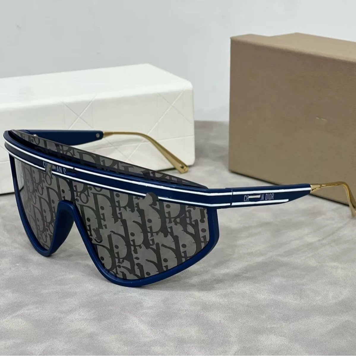 Dior Eyewear Oversized shield sunglasses with logo-print lens image 4
