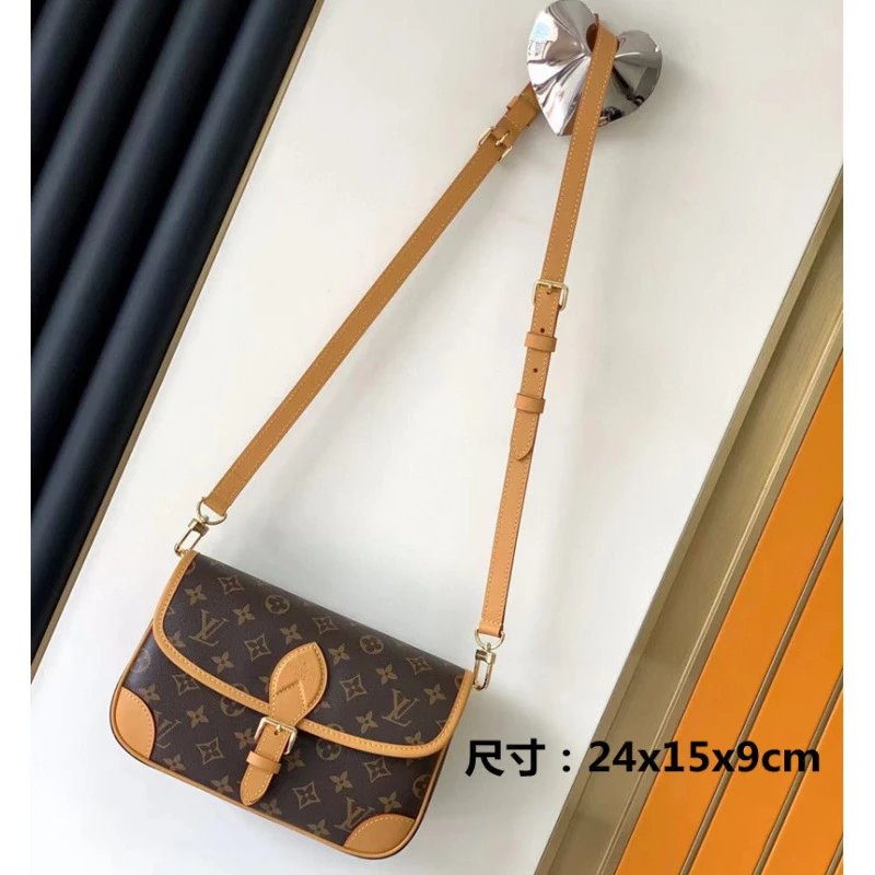 Dior Crossbody Bags Flap Chain Bag — 24