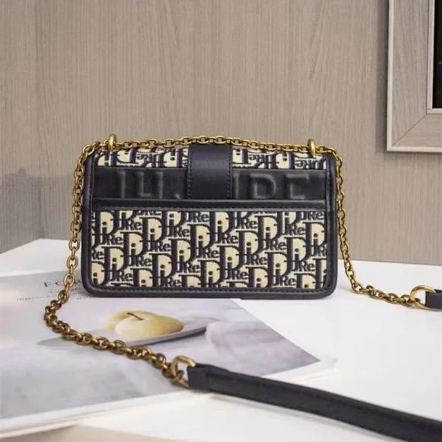 Dior Crossbody Bags Flap Chain Bag product detail image 7