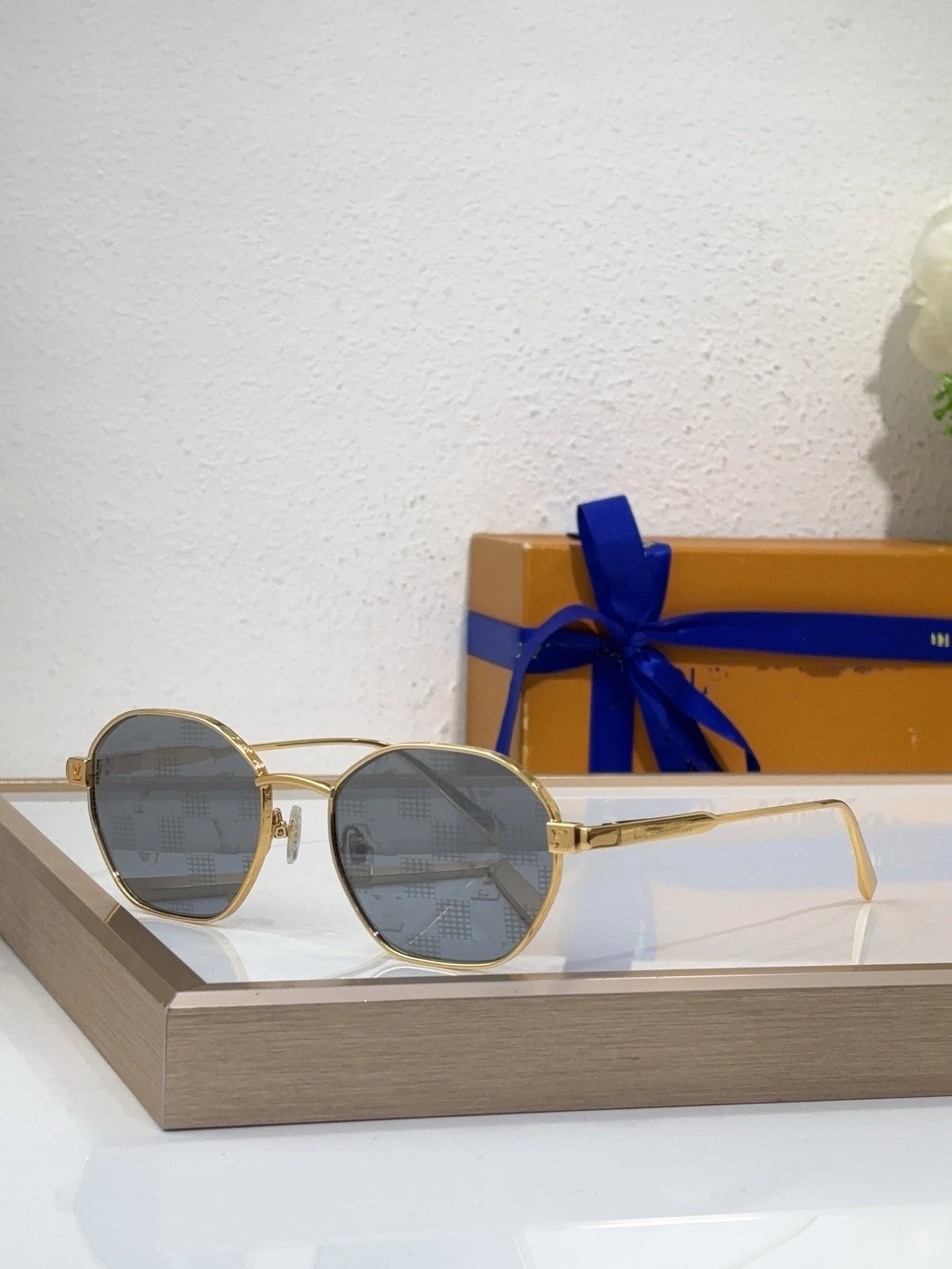 Louis Vuitton Eyewear Z2193U Geometric Metal-Frame Sunglasses — 2