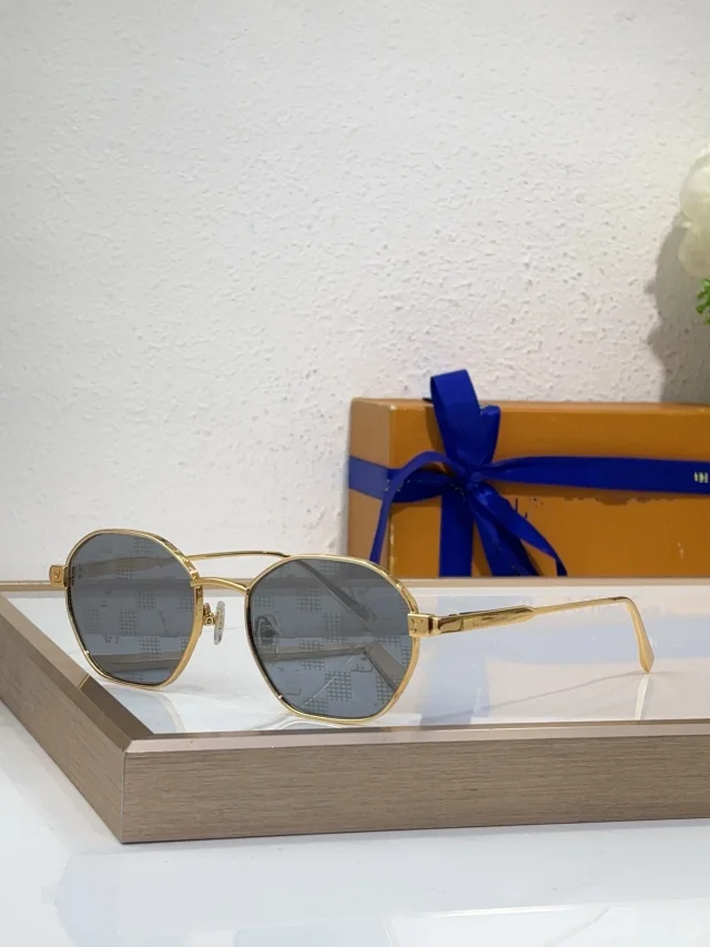 Louis Vuitton Eyewear Z2193U Geometric Metal-Frame Sunglasses product detail image 2