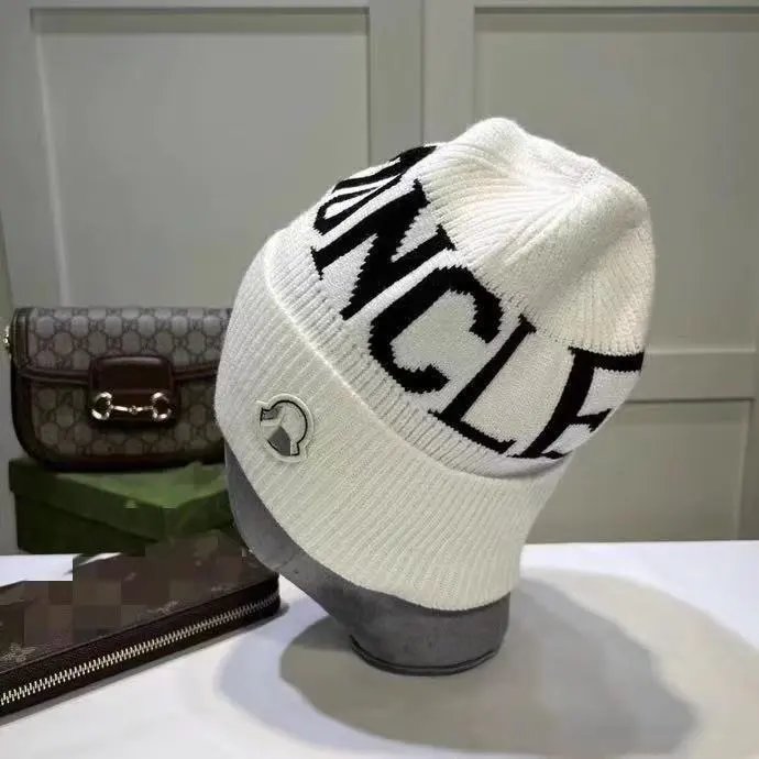 Moncler Hats Knitted logo-letter beanie image 2