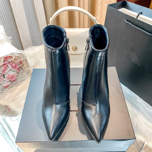 Saint Laurent Boots Pointed-Toe Ankle with Logo Heel product detail image 2