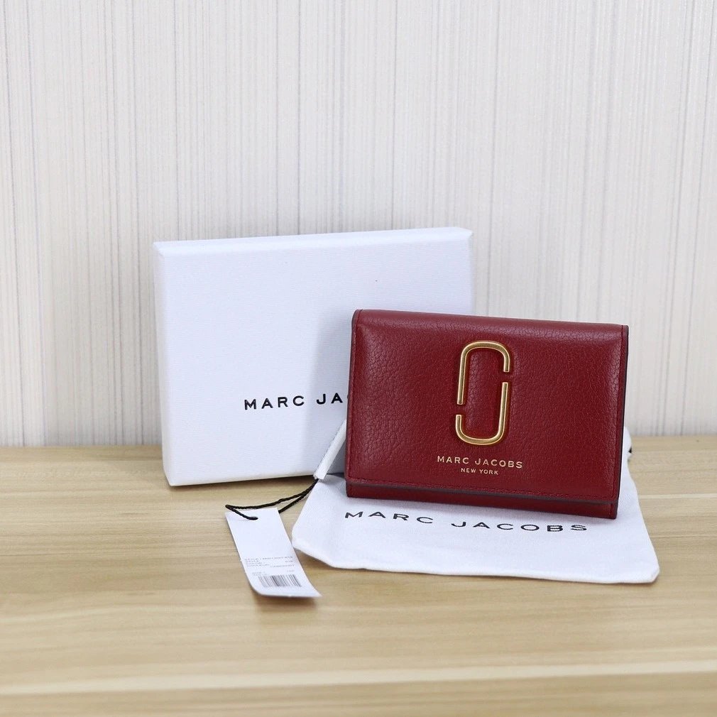 Marc Jacobs Wallets & Card Holders Compact bifold wallet with gold Double J hardware image 5