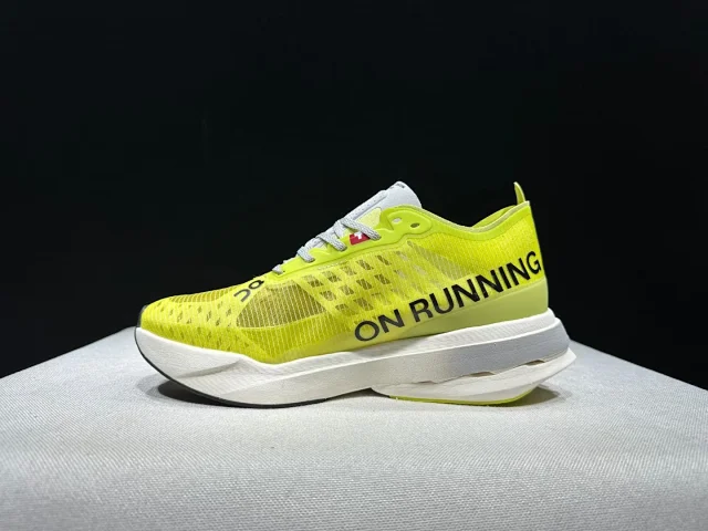 On Sneakers Cloudspike Amplius product detail image 4