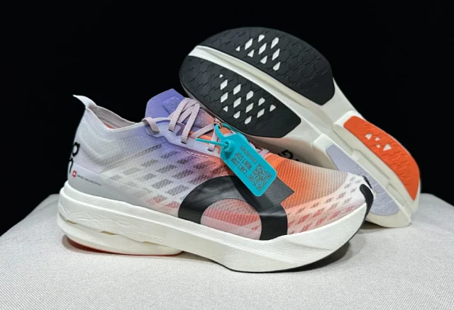 On Sneakers Cloudspike Amplius product detail image 12