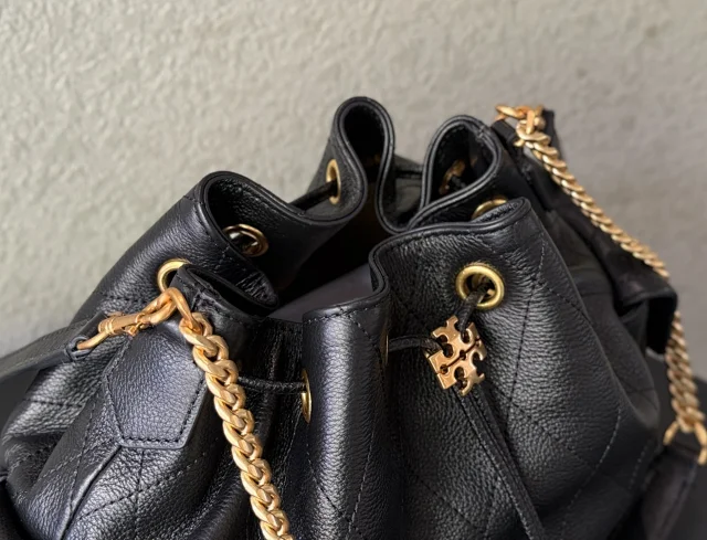 Tory Burch Shoulder Bags Quilted Drawstring Bucket Bag product detail image 3
