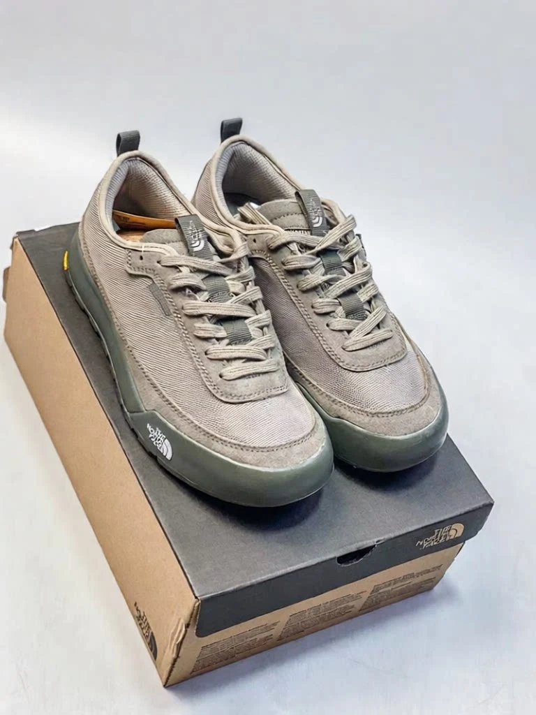 The North Face Sneakers Low-top lace-up with textile and suede-look panels — Bronze color