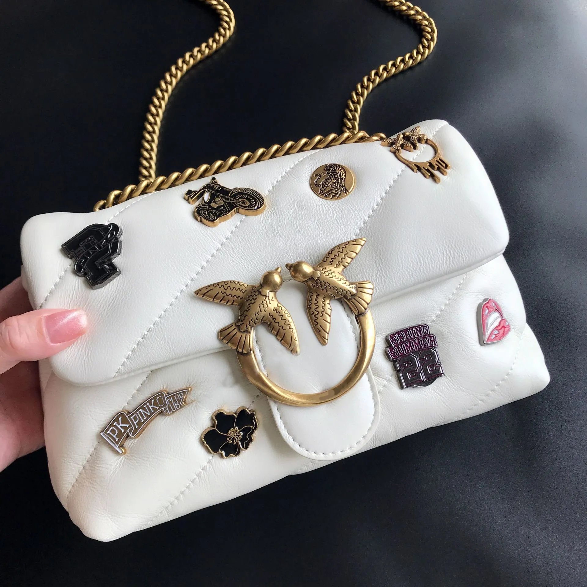 Pinko Crossbody Bags Padded quilted bag with double-bird clasp and chain strap — Motorcycle Pillow Bag White Small
