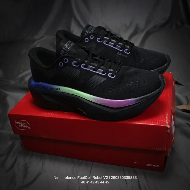 New Balance Sneakers FuelCell Rebel v2 product detail image 2