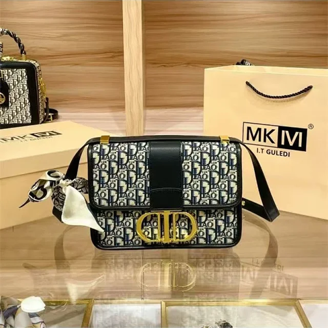 Dior Crossbody Bags Flap Chain Bag product detail image 11