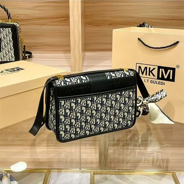Dior Crossbody Bags Flap Chain Bag product detail image 13