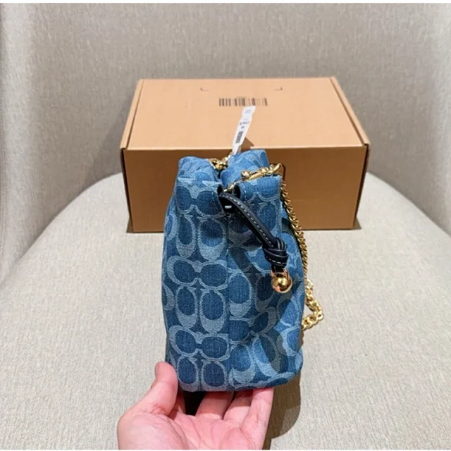 Coach Signature C canvas drawstring bag product detail image 10