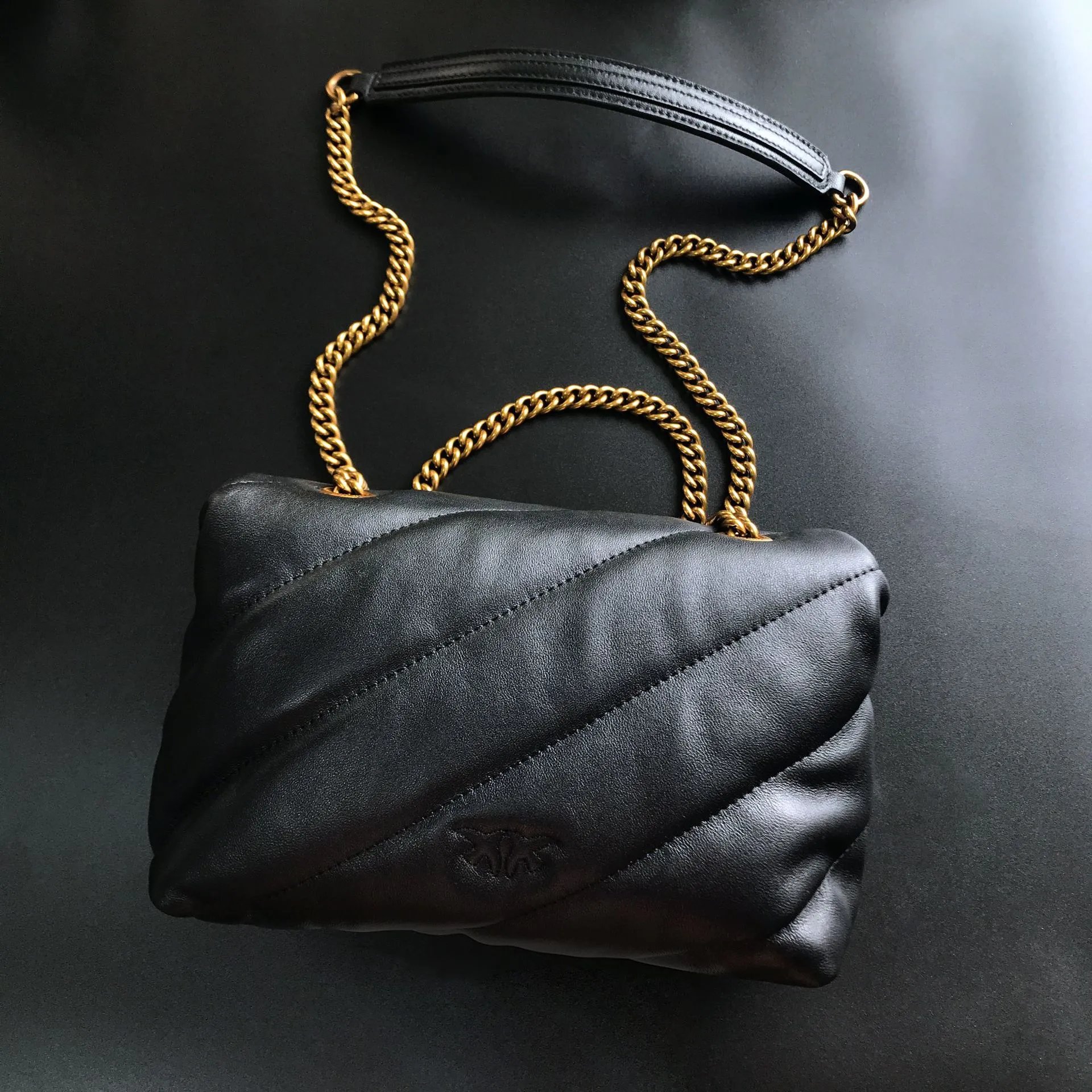 Pinko Crossbody Bags Padded quilted bag with double-bird clasp and chain strap image 3