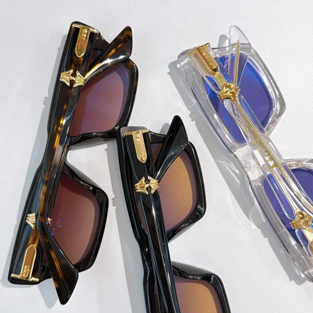 Chrome Hearts Eyewear Oversized square-frame sunglasses with decorative metal temple hardware product detail image 4
