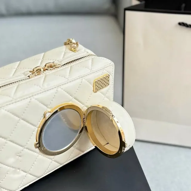 Chanel Crossbody Bags Quilted camera-style mini chain bag product detail image 3