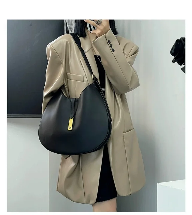 Ralph Lauren Shoulder Bags Crescent Hobo Bag with Gold Logo Plaque product detail image 19
