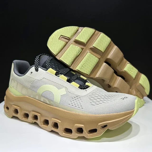 On Sneakers Cloudmonster product detail image 4