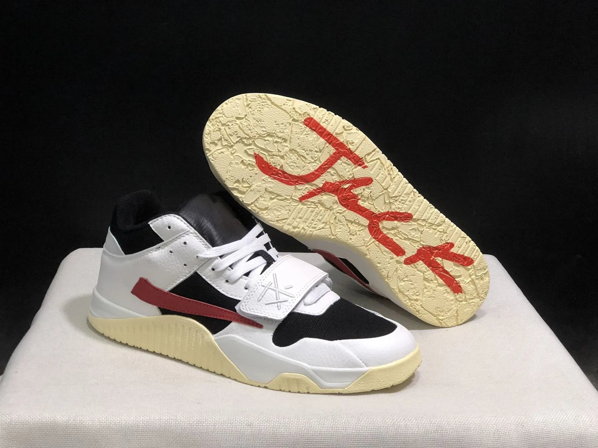 Nike Sneakers Jordan Jumpman Jack TR — Black and red inverted hook