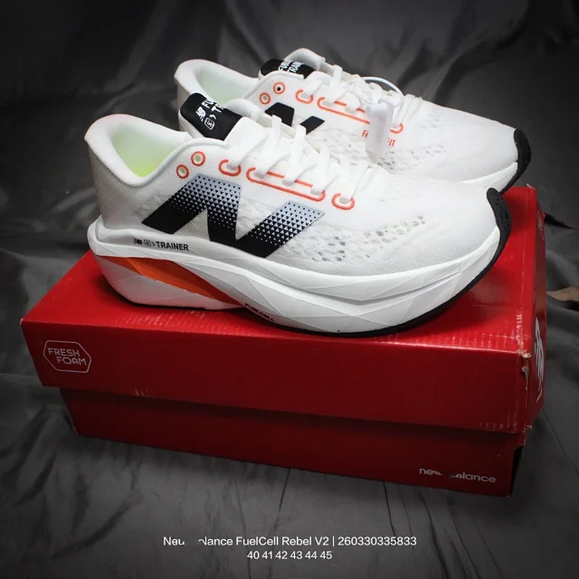 New Balance Sneakers FuelCell Rebel v2 product detail image 3