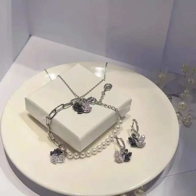 Unbranded Jewelry Swan Crystal product detail image 2