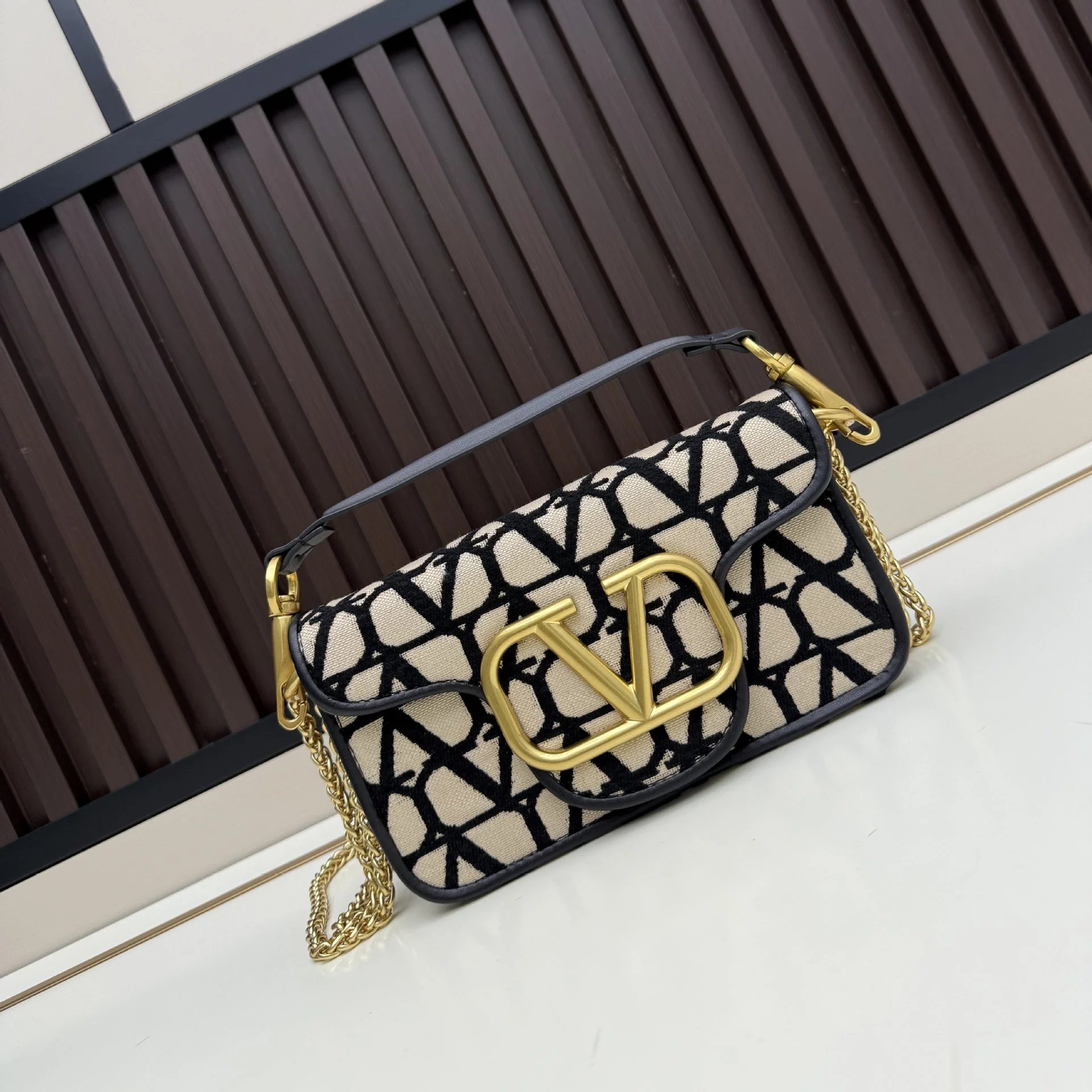 Valentino Crossbody Bags 5102 VLogo monogram flap bag with chain strap image 4