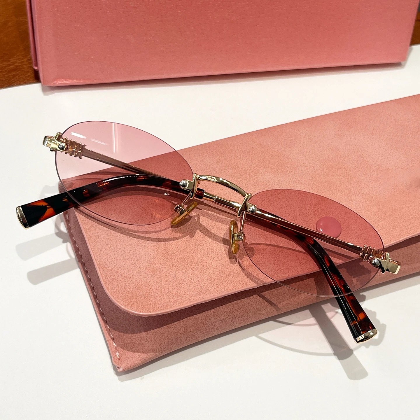 Unbranded Eyewear EF63008 Rimless Oval Glasses — Pink with a gold frame