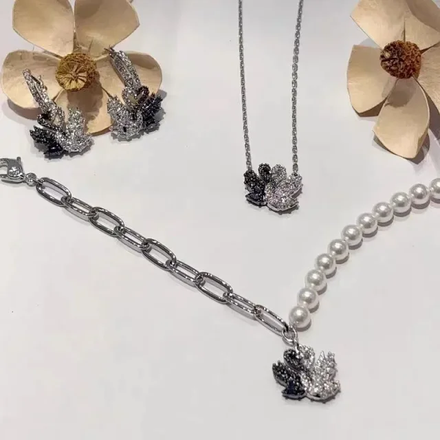 Unbranded Jewelry Swan Crystal product detail image 1