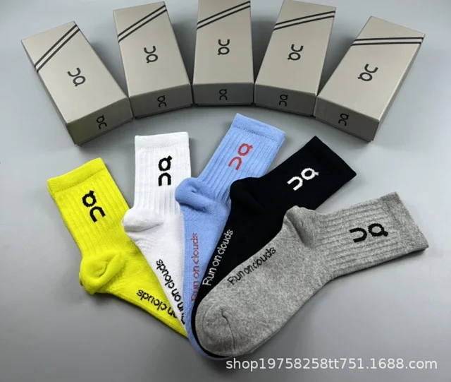 On Socks 5-Pair Logo Crew product detail image 17