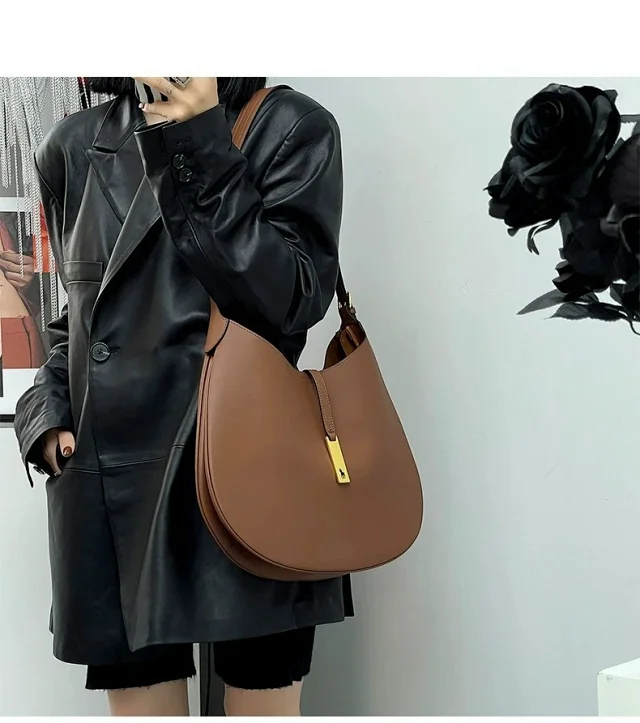 Ralph Lauren Shoulder Bags Crescent Hobo Bag with Gold Logo Plaque product detail image 9