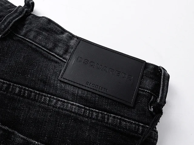 Dsquared2 Shorts Distressed washed denim product detail image 3