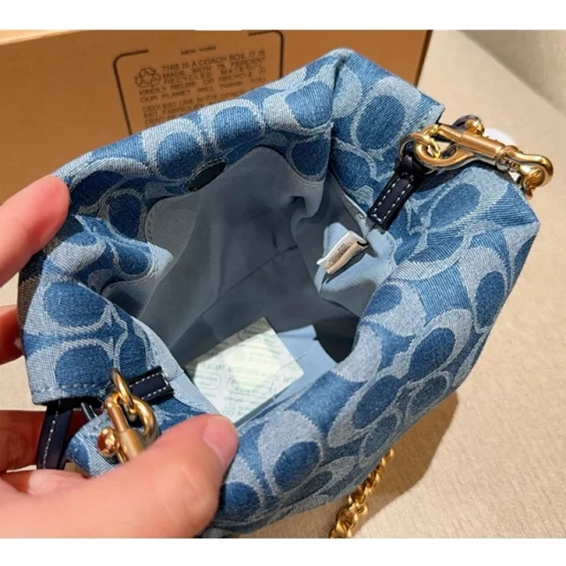 Coach Signature C canvas drawstring bag product detail image 12