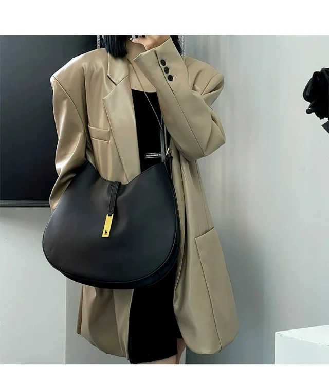 Ralph Lauren Shoulder Bags Crescent Hobo Bag with Gold Logo Plaque product detail image 18