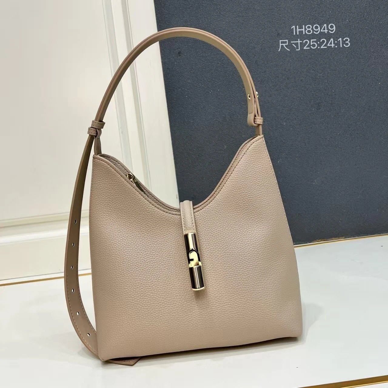 Unbranded Shoulder Bags 1H8949 pebbled hobo bag with adjustable strap and metal clasp product image