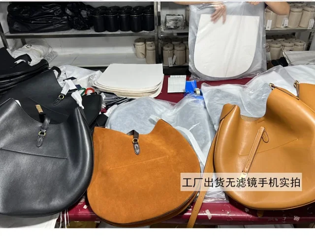 Ralph Lauren Shoulder Bags Crescent Hobo Bag with Gold Logo Plaque product detail image 22