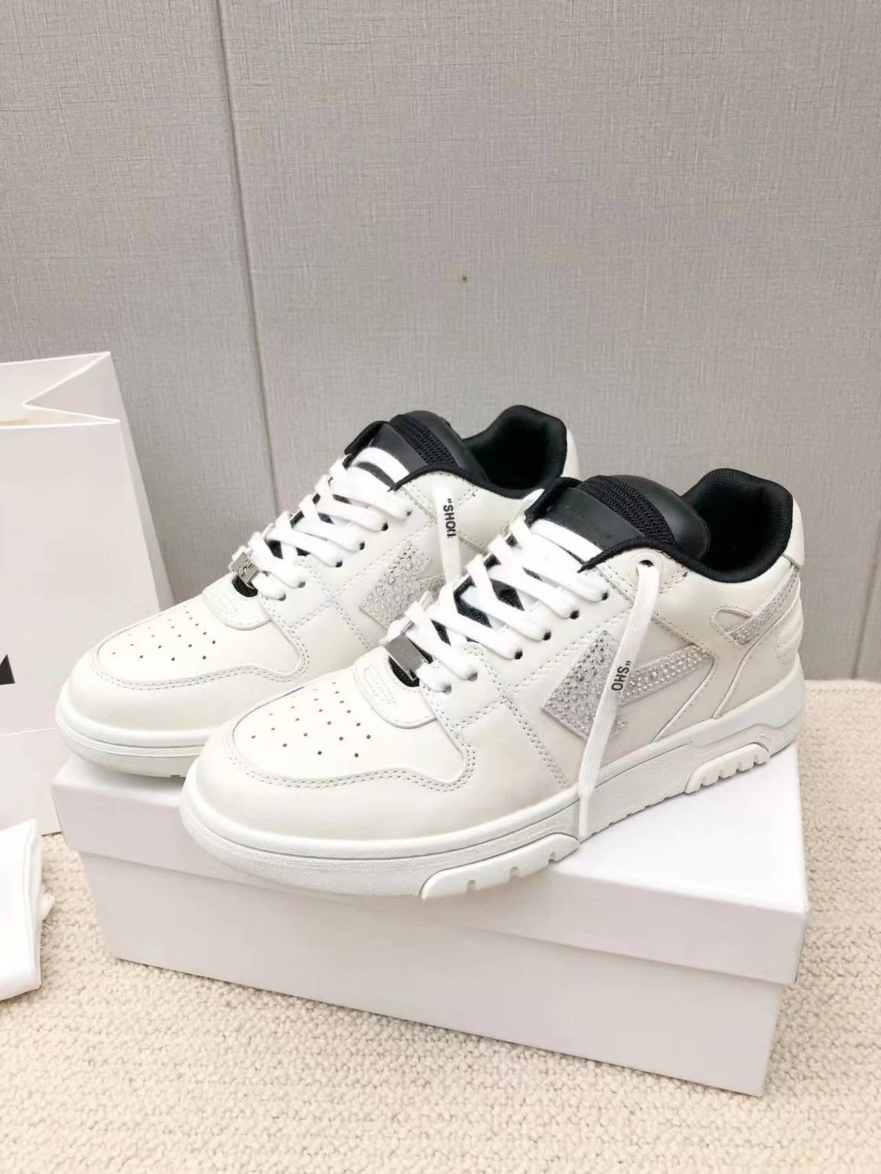 Off-White Sneakers Rhinestone Arrow Low-Top — 6