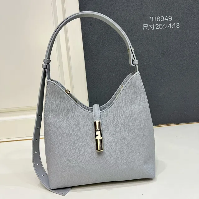 Unbranded Shoulder Bags 1H8949 pebbled hobo bag with adjustable strap and metal clasp product detail image 2