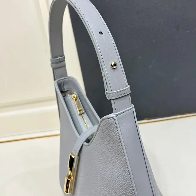 Unbranded Shoulder Bags 1H8949 pebbled hobo bag with adjustable strap and metal clasp product detail image 5