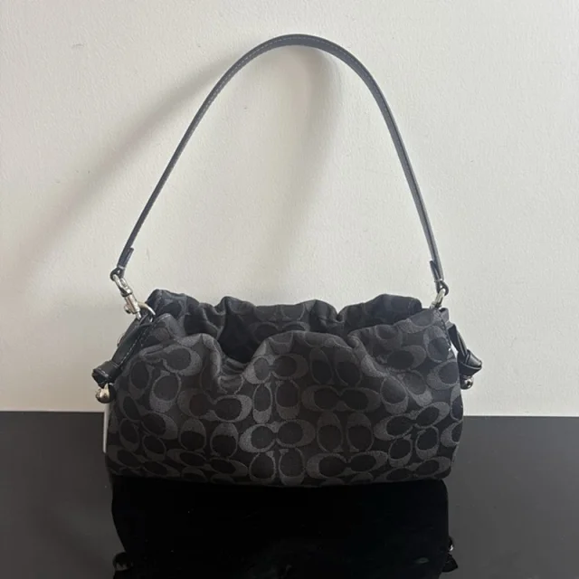 Coach Signature C canvas drawstring bag product detail image 3