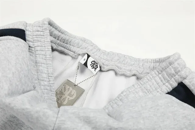 Mertra Shorts Contrast-Trim Embroidered Logo product detail image 15