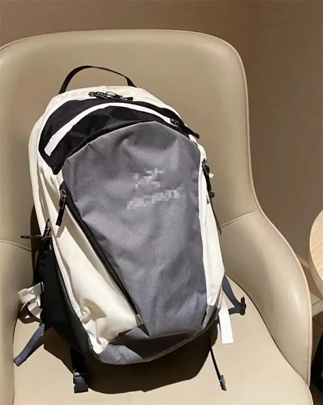 Arc'teryx Backpacks 26L Zip-Front Backpack product detail image 5