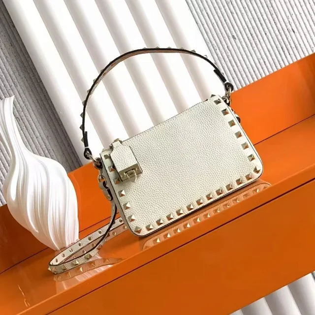 Valentino Garavani Crossbody Bags Rockstud small leather bag product detail image 3