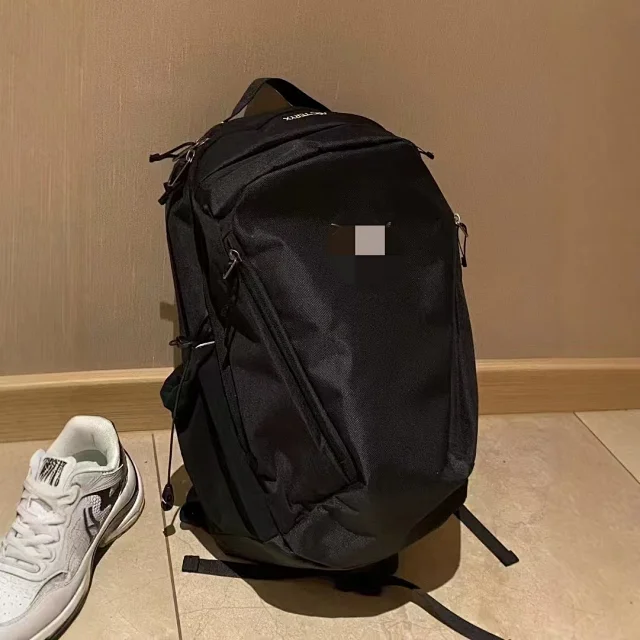 Arc'teryx Backpacks 26L Zip-Front Backpack product detail image 3