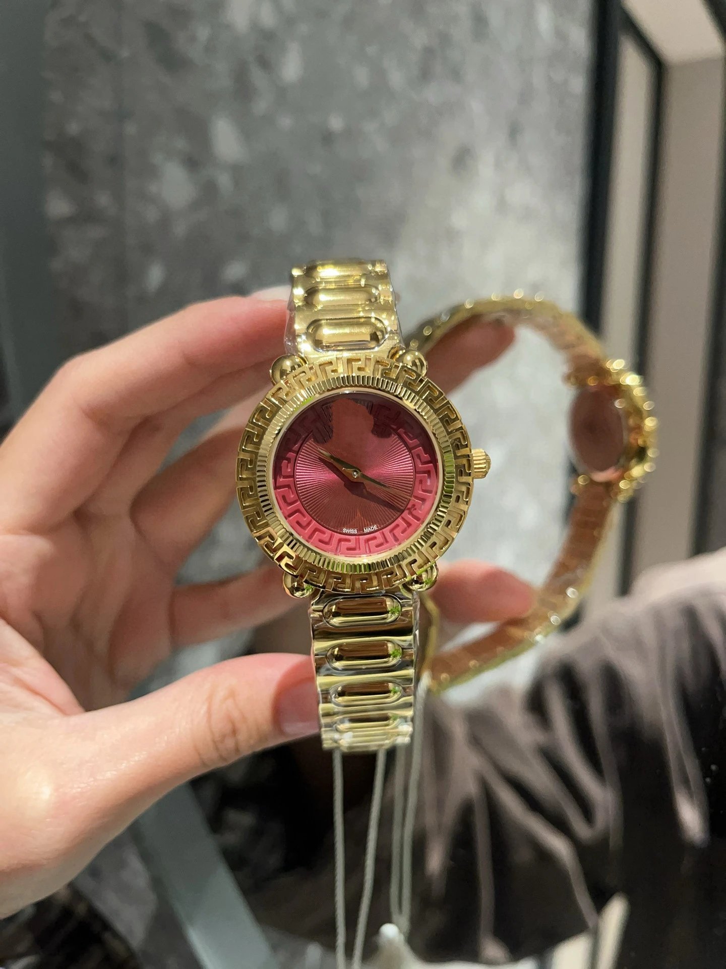 Versace Watches Medusa Motif Greek Key Bezel Metal Bracelet Watch — 5+Counter gift box packaging