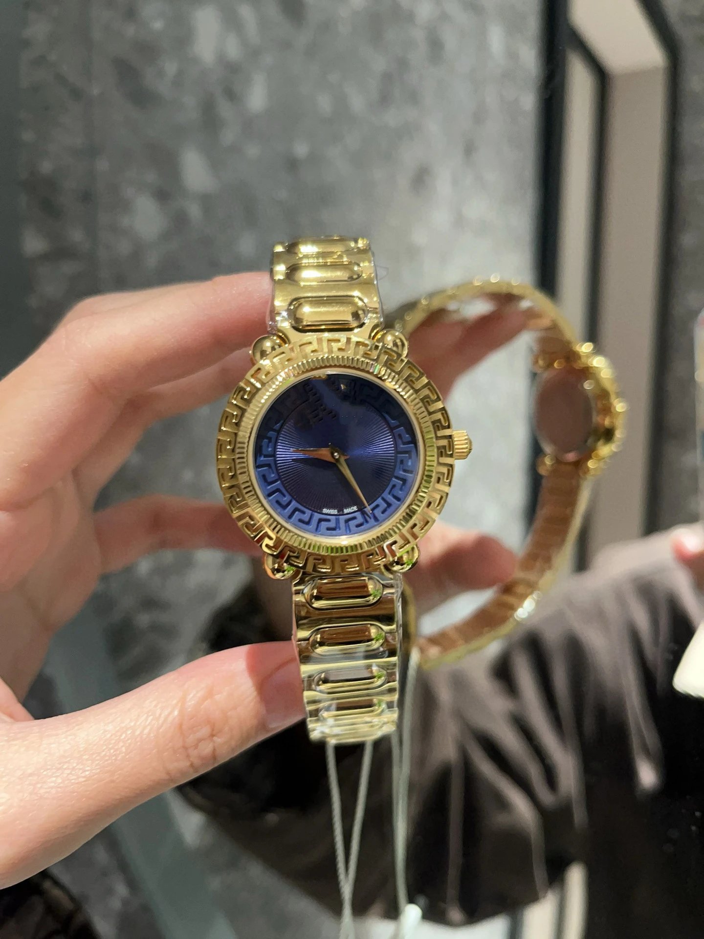 Versace Watches Medusa Motif Greek Key Bezel Metal Bracelet Watch — 23+Counter gift box packaging