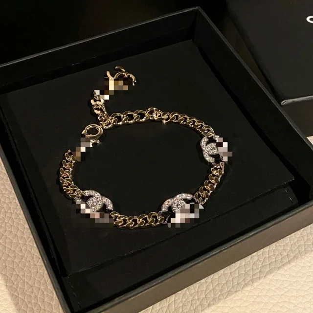 Chanel Jewelry Crystal Double C Cuban Chain Bracelet product detail image 1