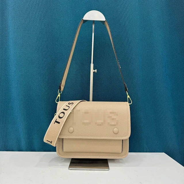 TOUS Shoulder Bags Embossed Logo Flap Bag product detail image 5