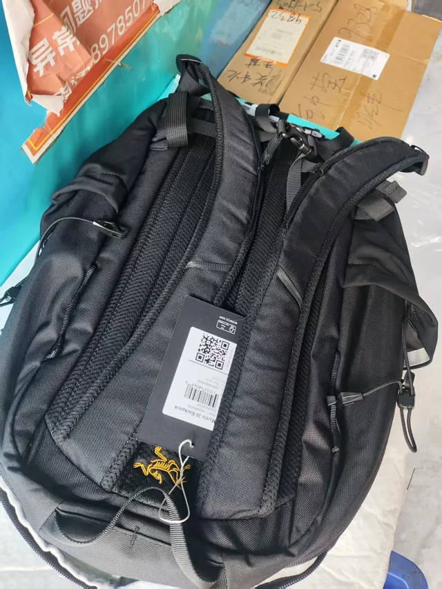 Arc'teryx Backpacks 26L Zip-Front Backpack product detail image 12